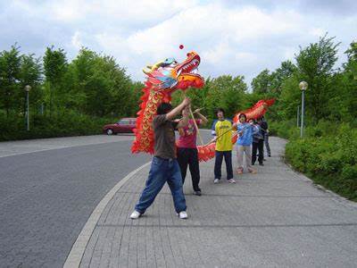 四川南狮演出  ​舞狮的古代象征