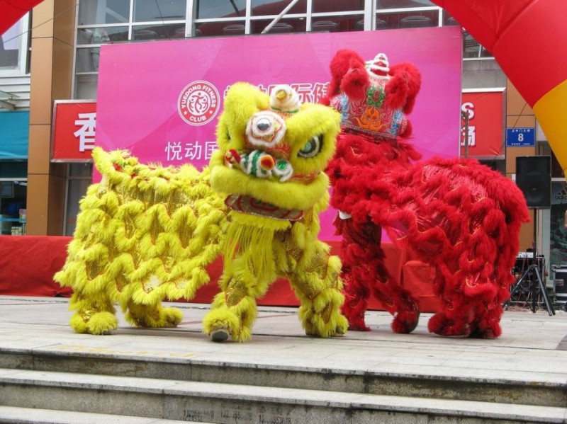 自贡南狮演出  ​舞狮的古代象征