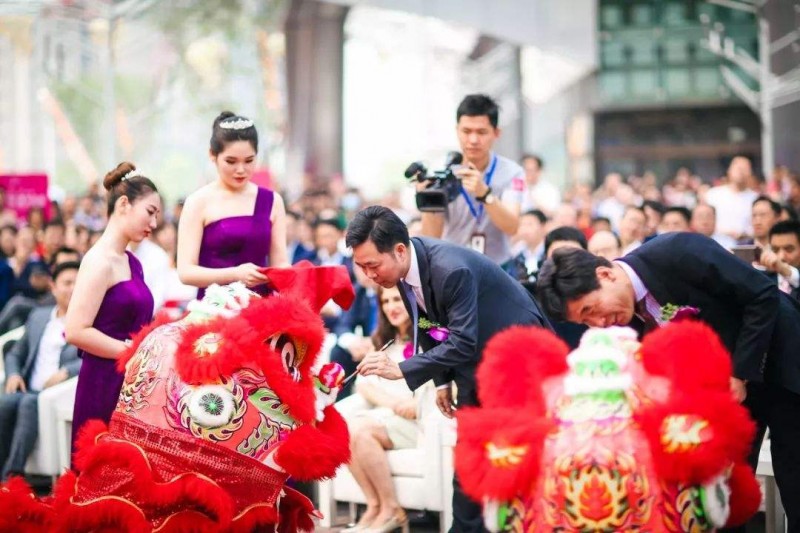 成都舞龙舞狮告诉你中国的传统舞龙